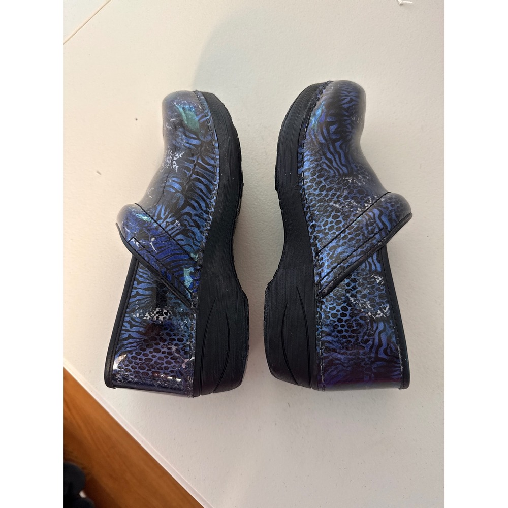 Dansko XP 2.0 Blue Animal Print Patent Leather Clogs Professional Shoes 38 - Picture 3 of 9